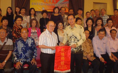 泰国曼谷侨团到访印尼雅加达畅叙乡谊谋发展