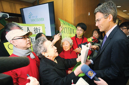 温哥华百人递信促停华埠房产开发市长婉言称关注