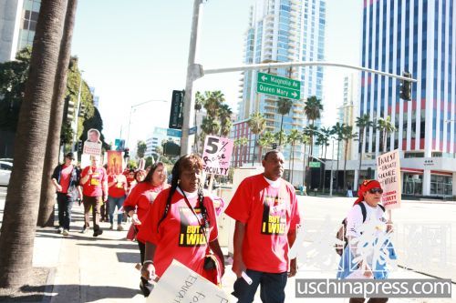 美国加州华裔教师参与游行要求涨工资（图）